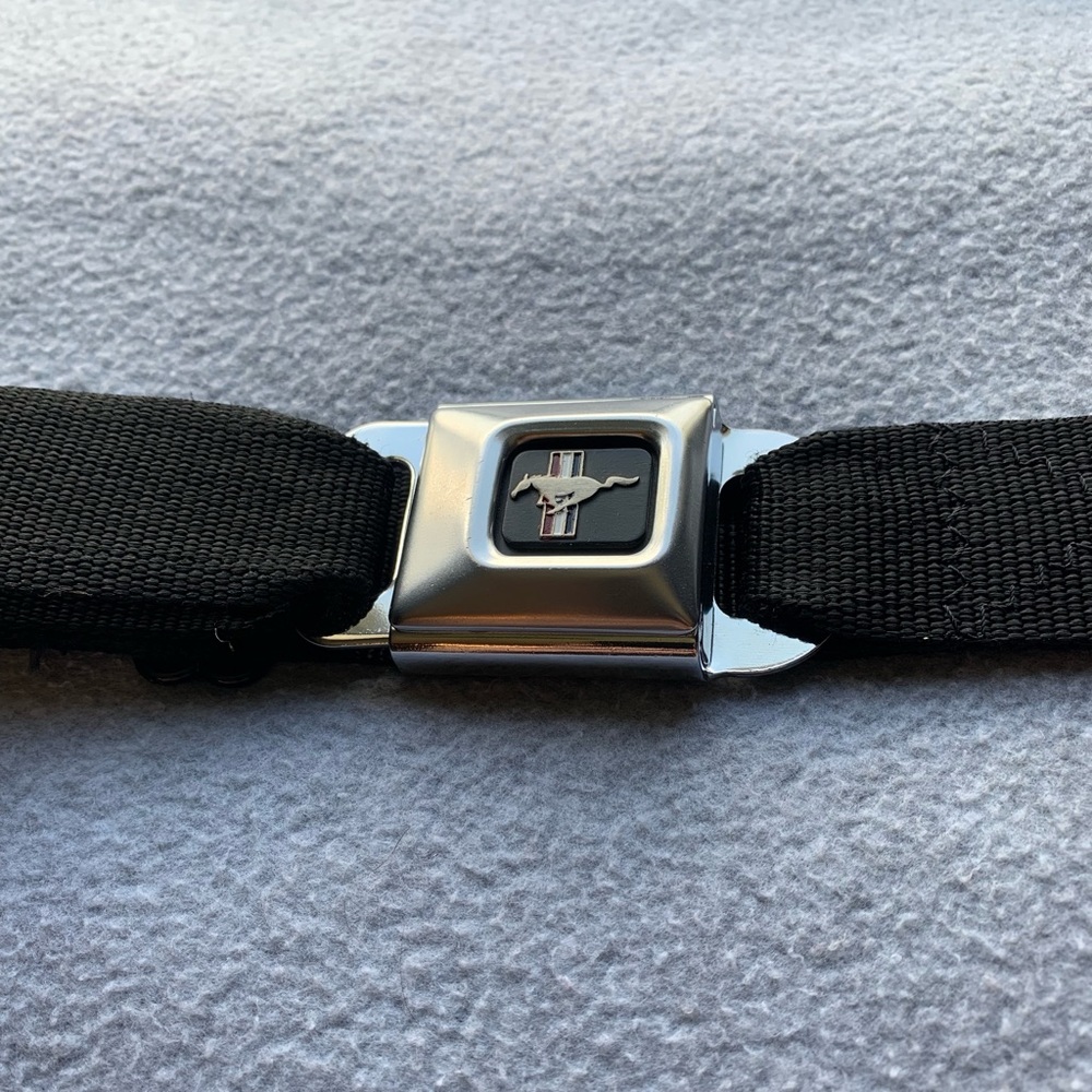 ford mustang seatbelt belt
